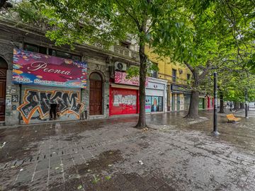 Departamento de 3 dormitorios con terraza privada en venta.