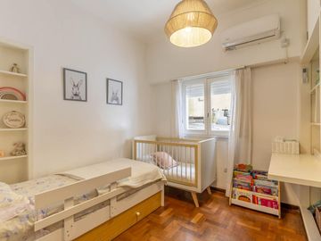 Departamento de 3 dormitorios con terraza privada en venta.