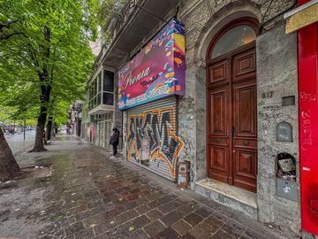 Departamento de 3 dormitorios con terraza privada en venta.