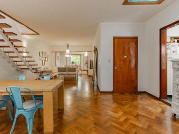 Departamento de 3 dormitorios con terraza privada en venta.