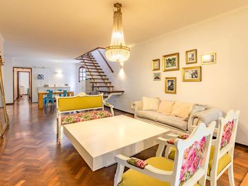 Departamento de 3 dormitorios con terraza privada en venta.