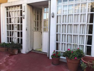 PH tipo casa reciclado a nuevo, excelente ubicación, terraza propia. - San Telmo