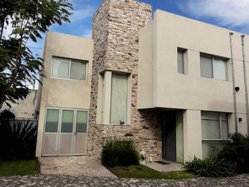 PH 4 ambientes con patio y cochera en venta- Ituzaingó Norte