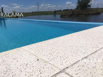 Casa en VENTA de 3 ambientes en Barrio Privado Laguna Azul - Carlos Spegazzini.