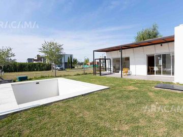 Casa en VENTA de 3 ambientes en Barrio Privado Laguna Azul - Carlos Spegazzini.