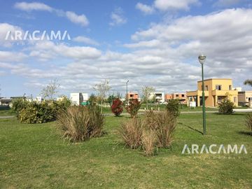 Casa en VENTA de 3 ambientes en Barrio Privado Laguna Azul - Carlos Spegazzini.
