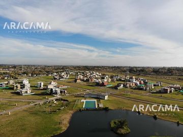 Casa en VENTA de 3 ambientes en Barrio Privado Laguna Azul - Carlos Spegazzini.