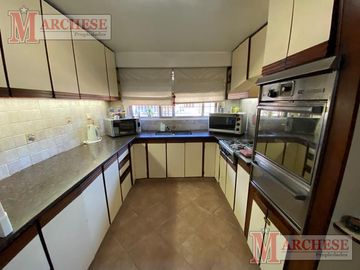 Casa 6 ambientes en venta en Castelar norte