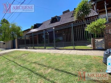 Casa 6 ambientes en venta en Castelar norte