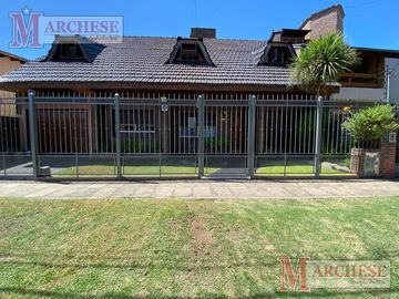 Casa 6 ambientes en venta en Castelar norte