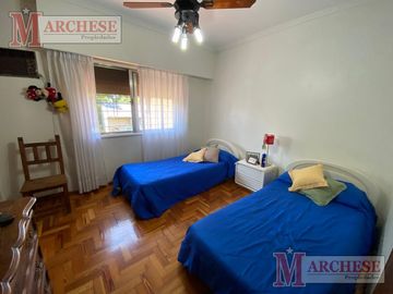 Casa 6 ambientes en venta en Castelar norte