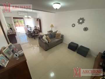 Casa 6 ambientes en venta en Castelar norte