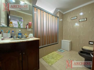 Casa 6 ambientes en venta en Castelar norte