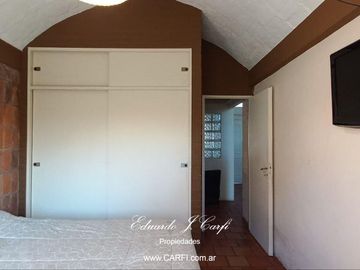 CASA EN VENTA 5 AMBIENTES - CASTELAR NORTE