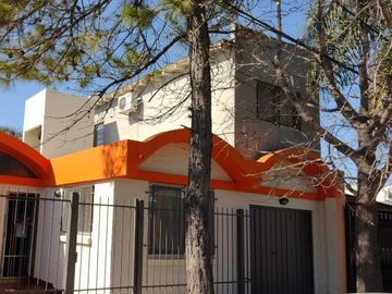 CASA EN VENTA 5 AMBIENTES - CASTELAR NORTE