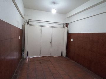 CASA EN VENTA 5 AMBIENTES - CASTELAR NORTE