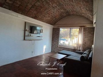 CASA EN VENTA 5 AMBIENTES - CASTELAR NORTE