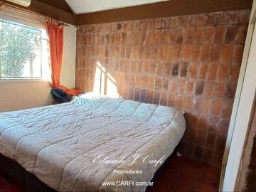 CASA EN VENTA 5 AMBIENTES - CASTELAR NORTE