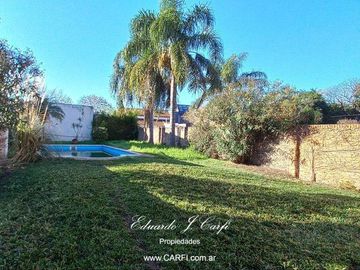 CASA EN VENTA 5 AMBIENTES - CASTELAR NORTE