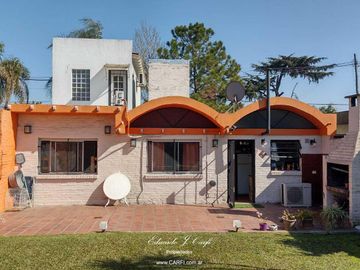 CASA EN VENTA 5 AMBIENTES - CASTELAR NORTE