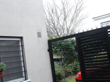 Duplex en  Venta con dos cocheras. Se escuchan propuestas.