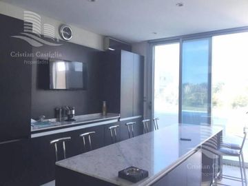 Venta - Casa 4 Ambientes, Jardín, Pileta - Los Alisos, Nordelta, Tigre