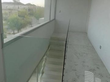 Venta - Casa 4 Ambientes, Jardín, Pileta - Los Alisos, Nordelta, Tigre