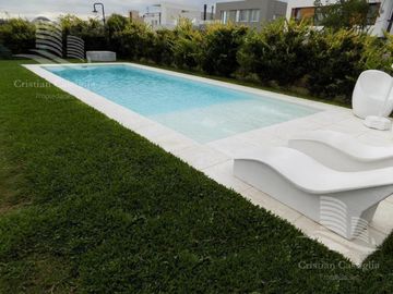 Venta - Casa 4 Ambientes, Jardín, Pileta - Los Alisos, Nordelta, Tigre