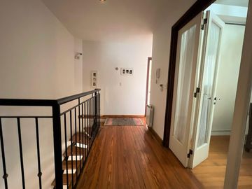 Venta. Casa. 5 ambientes. 2 cocheras. Suite. 4 baños. Quincho. Pileta. Barracas.