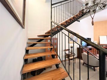 Venta. Casa. 5 ambientes. 2 cocheras. Suite. 4 baños. Quincho. Pileta. Barracas.