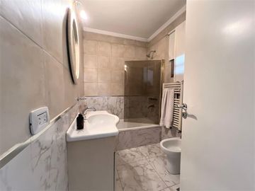 Venta. Casa. 5 ambientes. 2 cocheras. Suite. 4 baños. Quincho. Pileta. Barracas.
