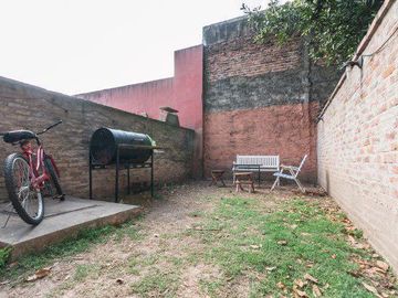 Triplex en venta - 3 Dormitorios 2 Baños - Cochera - 142Mts2 - Lomas de Zamora