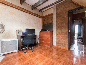 Triplex en venta - 3 Dormitorios 2 Baños - Cochera - 142Mts2 - Lomas de Zamora