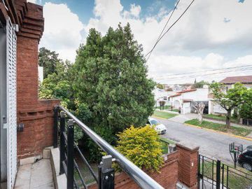 Triplex en venta - 3 Dormitorios 2 Baños - Cochera - 142Mts2 - Lomas de Zamora