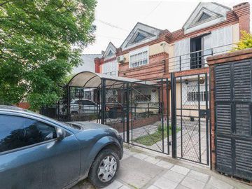 Triplex en venta - 3 Dormitorios 2 Baños - Cochera - 142Mts2 - Lomas de Zamora