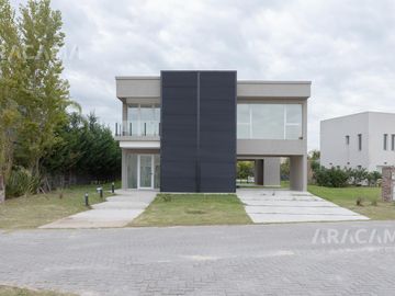 CASA EN VENTA BARRIO LOS TALAS - CANNING