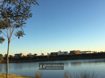 Casa a la laguna en  Venta Puertos del Lago Barrio Costas Escobar-Maschwitz