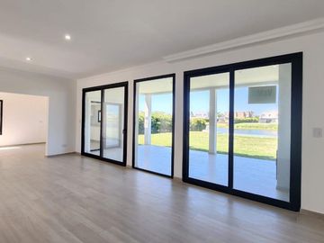 Casa en  venta al lago en Barrio San Matias, Escobar