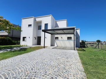 Casa en  venta al lago en Barrio San Matias, Escobar