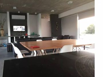 Costa Esmeralda - Casa en venta en barrio Deportiva