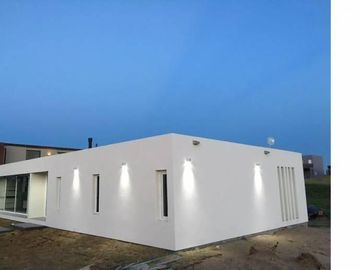 Costa Esmeralda - Casa en venta en barrio Deportiva