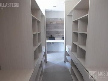 Casa en  venta en barrio Manuel Belgrano.