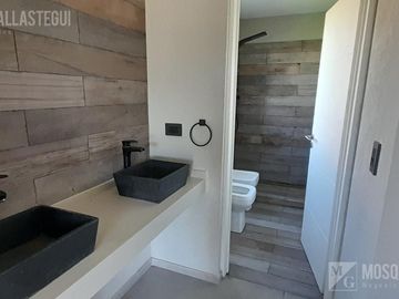 Casa en  venta en barrio Manuel Belgrano.