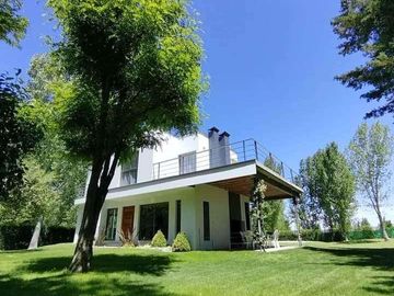 Casa en venta - 3 Dormitorios 2 Baños - Cocheras - San Rafael