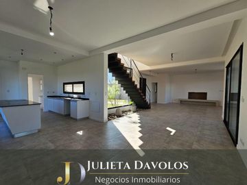 Casa a la laguna en Venta 5 Ambientes San Matias con pileta