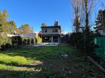 Casa en venta - 3 Dormitorios 3 Baños - Cochera - 390Mts2 - Ituzaingó
