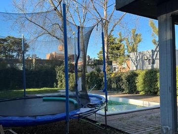 Casa en venta - 3 Dormitorios 3 Baños - Cochera - 390Mts2 - Ituzaingó
