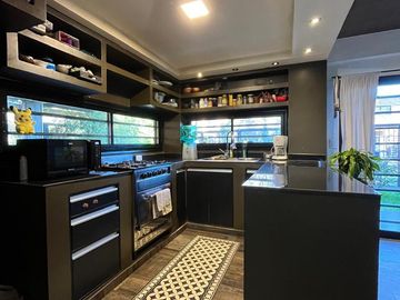 Casa en venta - 3 Dormitorios 3 Baños - Cochera - 390Mts2 - Ituzaingó