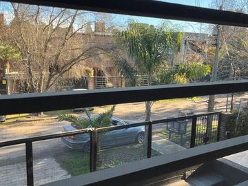 Casa en venta - 3 Dormitorios 3 Baños - Cochera - 390Mts2 - Ituzaingó