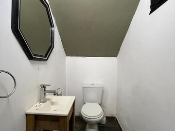 Casa en venta - 3 Dormitorios 3 Baños - Cochera - 390Mts2 - Ituzaingó